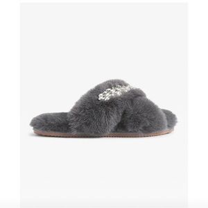 Express Gray/Grey Faux Fur Removable Brooch Slippers women’s Large